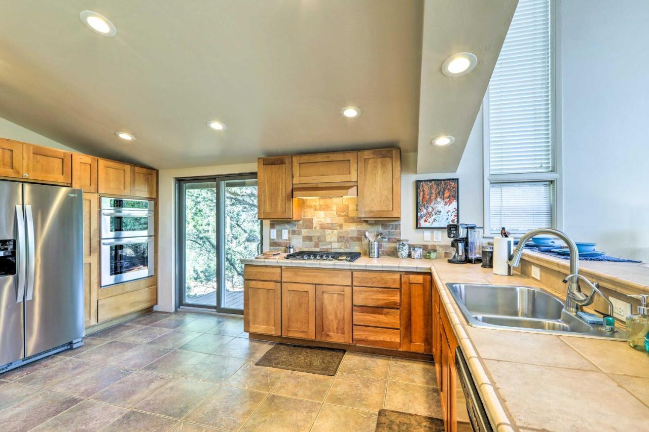 Bright Sedona Home With Deck And Mountain Views! Exterior photo